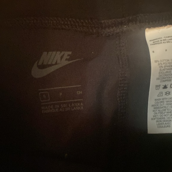 Nike women’s black leggings - Picture 4 of 4